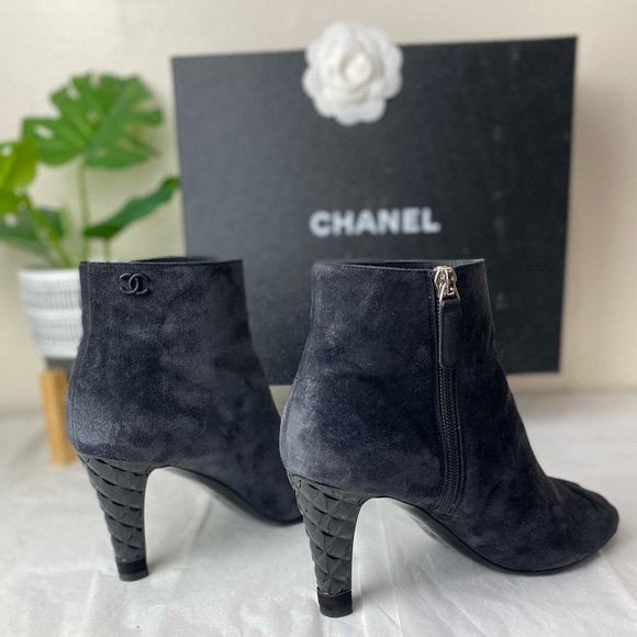 Chanel Interlocking CC Logo Short Bootie - Picture 7 of 15